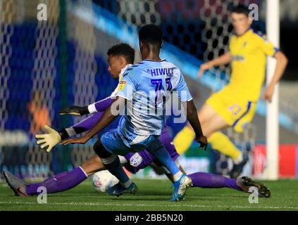 Jordy Hiwula de Coventry City obtient le premier but de son côté du jeu Banque D'Images