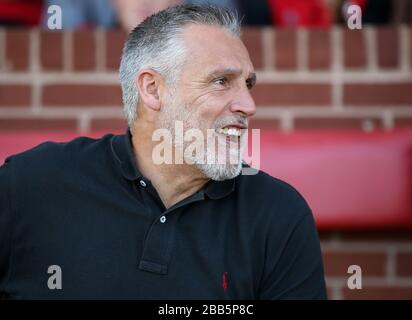 John Pemberton, directeur de Kidderminster Harriers, lors du second match de la FA Cup au stade Aggborough Banque D'Images