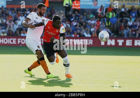 Kevin Stewart de Hull City (à gauche) et Pelly Ruddock Mpanzu de Luton Town (à droite) Banque D'Images