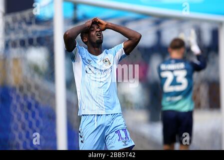 Le Jordy Hiwula de Coventry City réagit après que son but soit écarté pour le hors-bord Banque D'Images