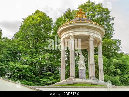 Temple de Vénus au parterre aquatique dans le parc du château de Linderhof, Ettal, Bavière, Allemagne Banque D'Images