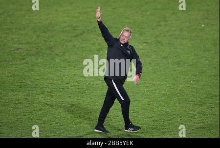 Gary Waddock, directeur de la conciergerie de Southend United, a fait des vagues aux fans après que ses équipes se soient affrontées contre Tranmere Rovers. Banque D'Images