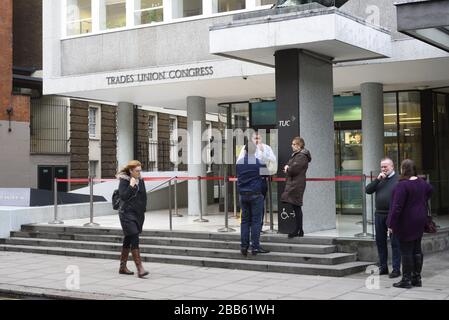 TUC - bureaux principaux du Congrès du Syndicat, Congrès, 23-28 Great Russell St, Bloomsbury, Londres WC1B 3 LS. Tiré par David J Colbran, membre de la NUJ. Banque D'Images