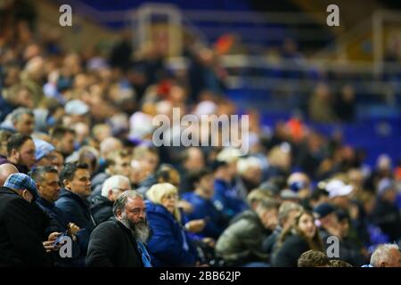 Les partisans de Coventry City dans les stands lors du match de la Sky Bet League One au stade St Andrews Banque D'Images