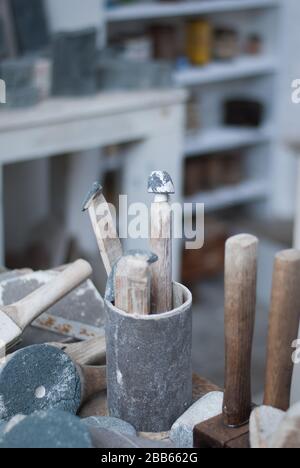 Atelier de studio Outils et travaux au Musée Barbara Hepworth et jardin de sculptures, colline Barmidi, Saint Ives TR 26 1 AD Banque D'Images