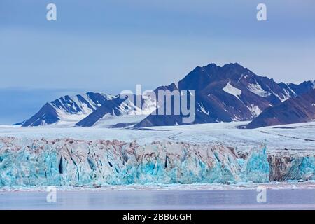 Glacier de Kongsbreen en automne / automne, calant dans Kongsfjorden, Svalbard / Spitsbergen, Norvège Banque D'Images