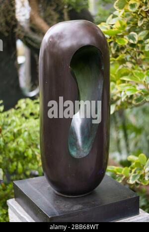 Makutu 1969 Cast 1970 Sculpture en bronze au Barbara Hepworth Museum & Sculpture Garden, Barmidi Hill, Saint Ives Banque D'Images