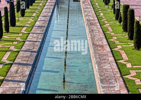 Piscine devant le célèbre Taj Mahal, Inde Banque D'Images