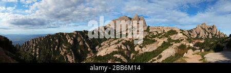 Les célèbres montagnes de la chaîne de Monserrat en Espagne Banque D'Images