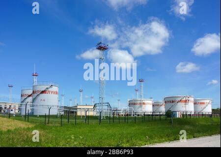 Les installations de l'usine d'huile de pétrole, raffinerie, LUKOIL, société pétrolière, région de Kaliningrad, Russie, le 14 juillet 2019 Banque D'Images