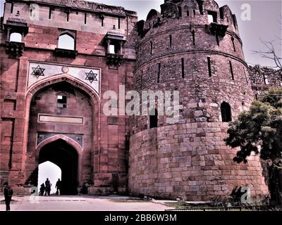 Bara darwaza, c'est-à-dire entrée principale de Purana qila, Delhi, Inde Banque D'Images