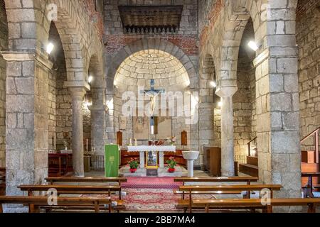 Olbia, Sardaigne / Italie - 2019/07/21: Basilique médiévale du XI siècle de St Simplicio - Basilique San Simplicio - sur la place Piazza San Simplicio Banque D'Images