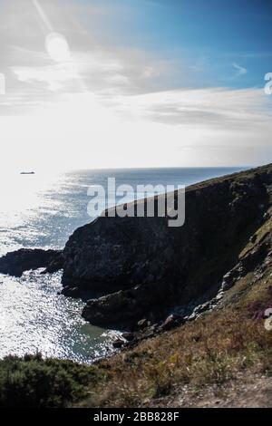 Falaises côtières irlandaises, mer irlandaise, falaises côtières Banque D'Images