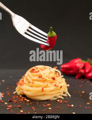 spaghetti à l'ail, à l'huile et au piment Banque D'Images