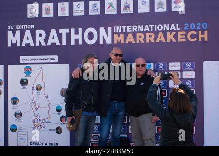 Le Marathon International de Marrakech est un marathon annuel qui se tient à Marrakech, au Maroc. Environ 9000 coureurs se tournent vers l'événement chaque année. Banque D'Images