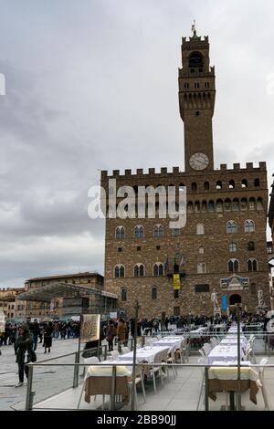FLORENCE, ITALIE - 13 MARS 2018: Photo verticale du Palazzo del Bargello, l'un des sites touristiques les plus visités de Florence, Italie Banque D'Images