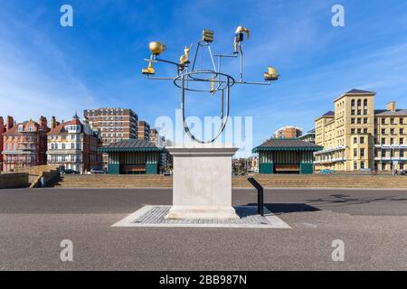 Brighton, Angleterre - 30 août 2019: Hove Plinth, Brighton East Sussex, orné de sa première sculpture - Constellation de Jonathan Wright Banque D'Images