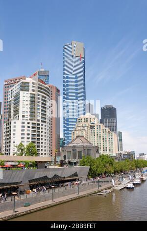 Bâtiments de grande hauteur sur Southbank, City Central, Melbourne, Victoria, Australie Banque D'Images