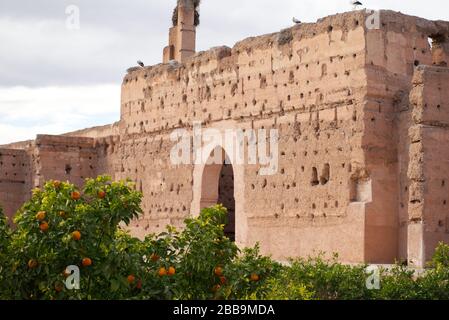 Le Palais El Badi est une attraction touristique majeure de Marrakech ainsi qu'un espace d'exposition; le Minbar de la mosquée Kutubiyya est exposé ici. Banque D'Images