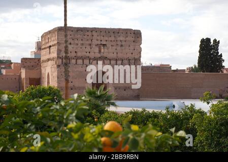 Le Palais El Badi est une attraction touristique majeure de Marrakech ainsi qu'un espace d'exposition; le Minbar de la mosquée Kutubiyya est exposé ici. Banque D'Images