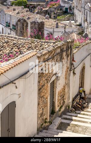 Vue panoramique à Monte Sant'Angelo, ancien village de la province de Foggia, Pouilles (Pouilles), Italie. Banque D'Images