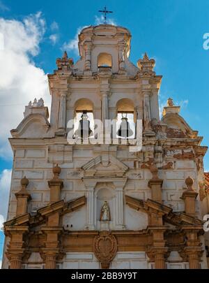 Façade de l'église Santa Barbara à sucre, Bolivie. Banque D'Images