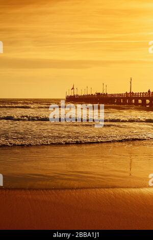 magnifique coucher de soleil sur la plage forte dei marmi Banque D'Images