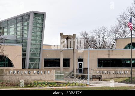 Streamwood, Illinois, États-Unis. Les affaires ne sont pas aussi courantes que les bâtiments publics, y compris les centres municipaux tels que les bibliothèques, ont été fermées à l'accès du public. Banque D'Images