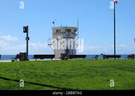 Laguna Beach, CA/USA - 23 mars 2020: Tour de sauveteur à Laguna Beach déserte pendant la fermeture de COVID-19 Banque D'Images