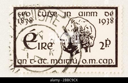 SEATTLE WASHINGTON - 29 mars 2020: Gros plan du timbre-poste de l'Irlande avec portrait du père Theobald Mathew. Scott # 101. Banque D'Images