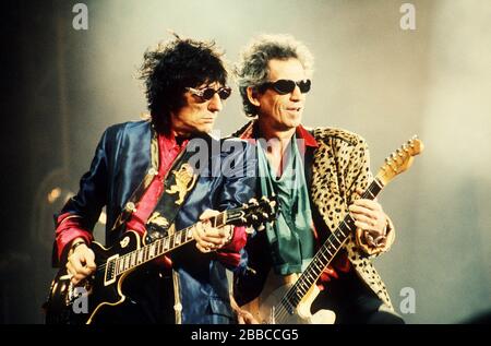 Ron Wood & Kieth Richards comme les Rolling Stones se produire au Veterans Stadium Philadelphia, Pennsylvanie. Oct.2003 crédit: Scott Weiner / MediaPunch Banque D'Images