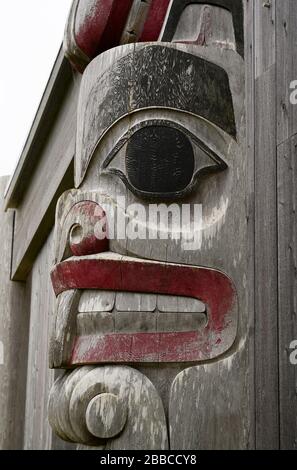 Détails de TS'aaaaaahl, par Garner Moody, Haida Heritage Centre à Kay Llnagaay, Skidegate, Haida Gwaii, anciennement connue sous le nom d'îles de la Reine-Charlotte, Colombie-Britannique, Canada Banque D'Images