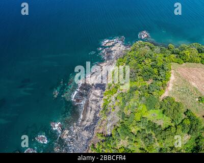 Vue aérienne de la plage Playa Arenillas tropical au Costa Rica en peninsula Papagayo coast à Guanacaste. Banque D'Images