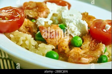 Orzo grec et crevettes grillées, alod avec vinaigrette moutarde-Dill Banque D'Images