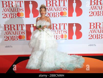 Londres, Royaume-Uni - 21 février 2018 : Rita ora assiste aux Brits Awards à l'O2 Arena de Londres, au Royaume-Uni. Banque D'Images