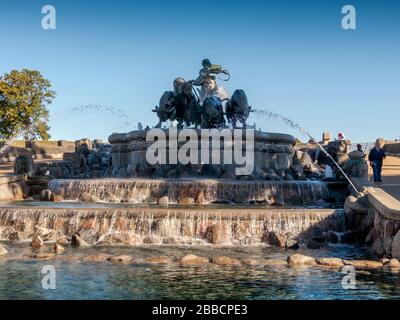 Fontaine Gefionspringvandet statue représentant la déesse légendaire Norse conduisant quatre oxen. Nordre Toldbod, Copenhague Danemark Banque D'Images