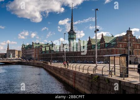 Slotholmens canal et Borsen, ancienne bourse construite en 1619, Copenhague, Danemark Banque D'Images