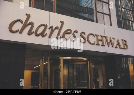 Charles Schwab Sign, New York Banque D'Images