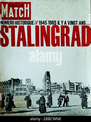 FrontPage du magazine français de l'actualité et du peuple Paris-Match, n° 824, 1945-1965, 20ème anniversaire de la fin de la seconde Guerre mondiale : la bataille de Stalingrad, 1965, France Banque D'Images