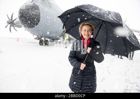 Ursula von der Leyen, visite à l'aéroport de Kaunas, Lituanie Banque D'Images