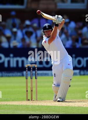 Le premier jour du deuxième test Investec Ashes au terrain de cricket de Lord, à Londres, Ian Bell, en Angleterre, est en action. Banque D'Images