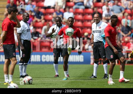 Charlton Athletic's Callum Harriott (centre) pendant la séance d'entraînement ouverte Banque D'Images