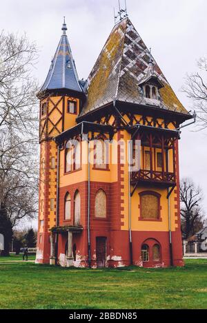 Hôtel de la tour Owl sur la rive du lac Palic Banque D'Images
