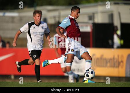 Le Ravel Morrison de West Ham United a atteint le but d'ouverture du jeu Banque D'Images