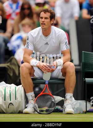 Andy Murray, de Grande-Bretagne, réagit lors d'une pause dans son match contre Fernando Verdasco, d'Espagne Banque D'Images