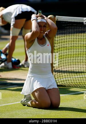 La Sabine Lisicki en Allemagne célèbre la défaite de l'Agnieszka Radwanska en Pologne Banque D'Images