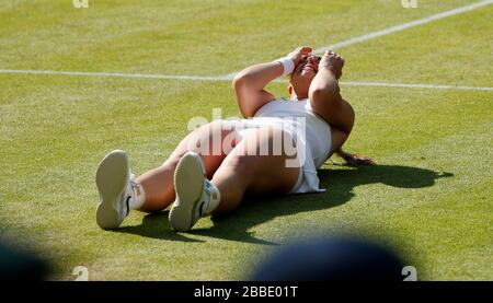 La Sabine Lisicki en Allemagne célèbre la défaite de l'Agnieszka Radwanska en Pologne Banque D'Images