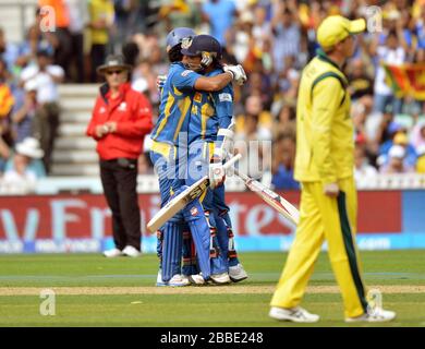 Mahela Jayawardene, de Sri Lanka, célèbre la 50 notation non dehors lors du match du trophée des Champions de la CPI à l'Oval, Londres. Banque D'Images