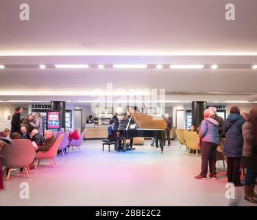 Le foyer d'Arnhem. Fairfield Halls, Croydon, Royaume-Uni. Architecte: MICA, 2019. Banque D'Images