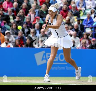 Elena Vesnina de Russie en action sur son chemin vers la victoire sur Jamie Hampton des États-Unis pendant l'AEGON International au Devonshire Park, Eastbourne. Banque D'Images